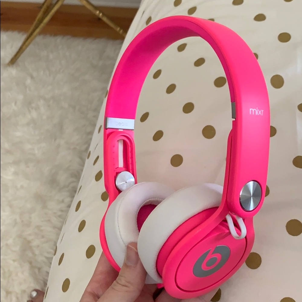 Brand new hot pink beats mixr